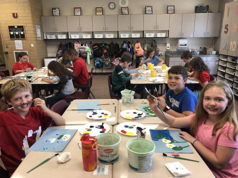 4th grade students doing art projects