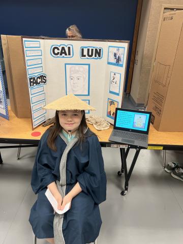 Student dressed as Cai Lun