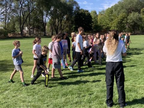 Conner Mantz getting ready to run with the fifth-grade students 