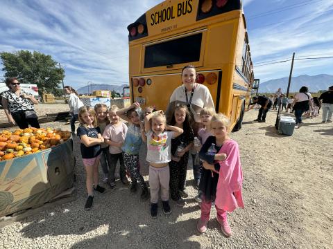 Meghan Simpson with 9 kindergarten students 