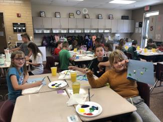 4th grade students doing art projects